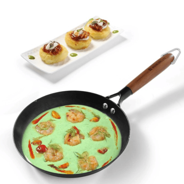 Pre Seasoned Ferro Light 20cm Cast Iron Fry Pan   800 ml   Acacia Wooden Handles   Gravity Moulding Technology   No Chemical Coating   10 Year Warranty